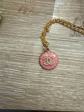 channel necklace
